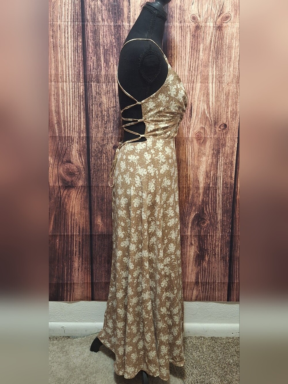 Lulu's Gold Floral Maxi Dress Criss Cross Back Size Small NWT! - Picture 3 of 8